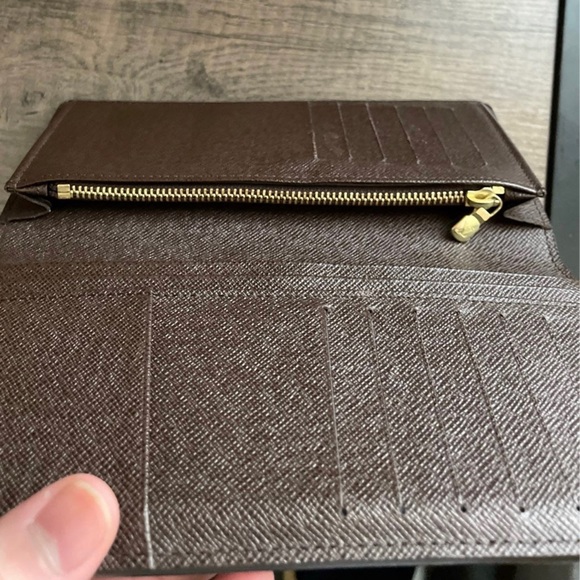 Louis Vuitton Wallet - Picture 5 of 7